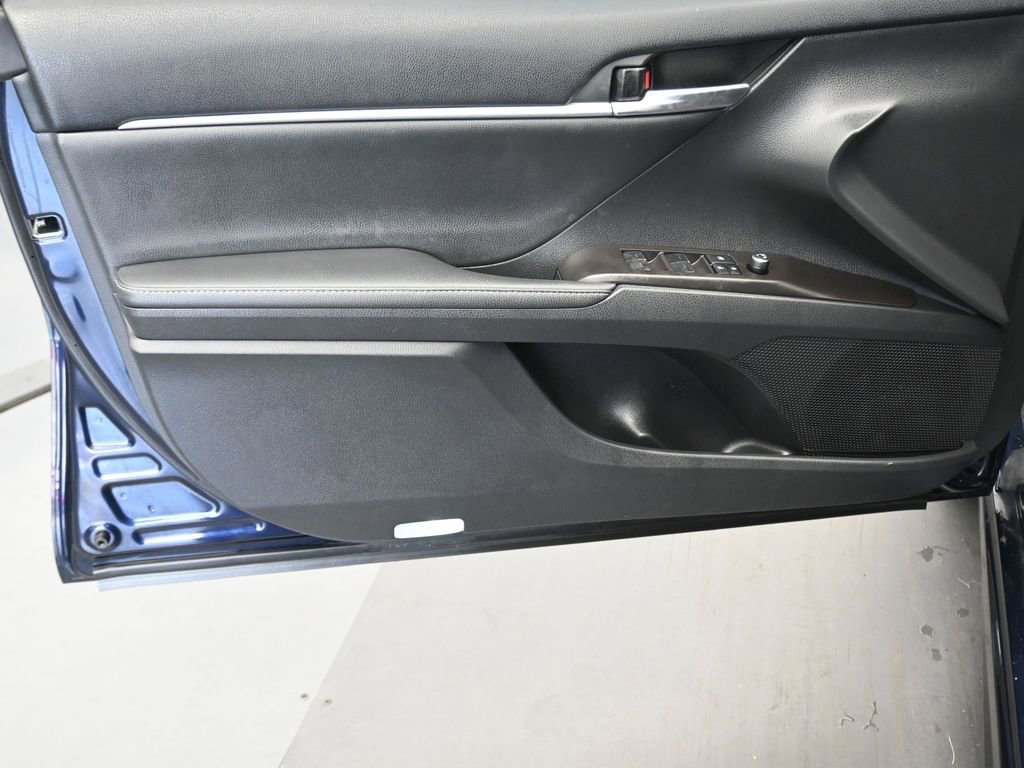 Used 2021 Toyota Camry XSE image 10