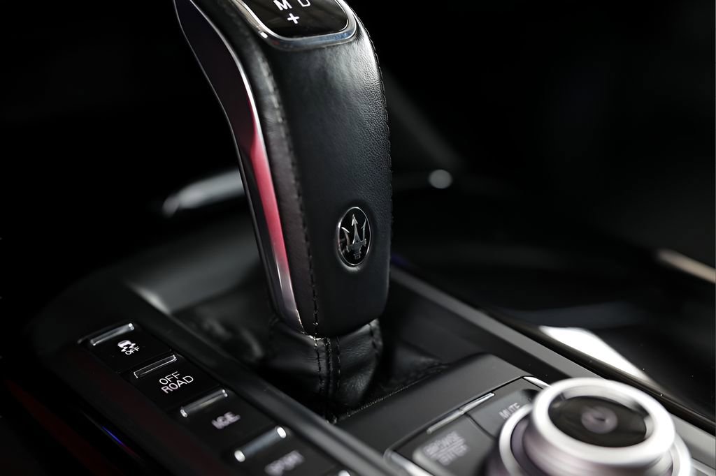 Used 2023 Maserati Levante Modena image 31