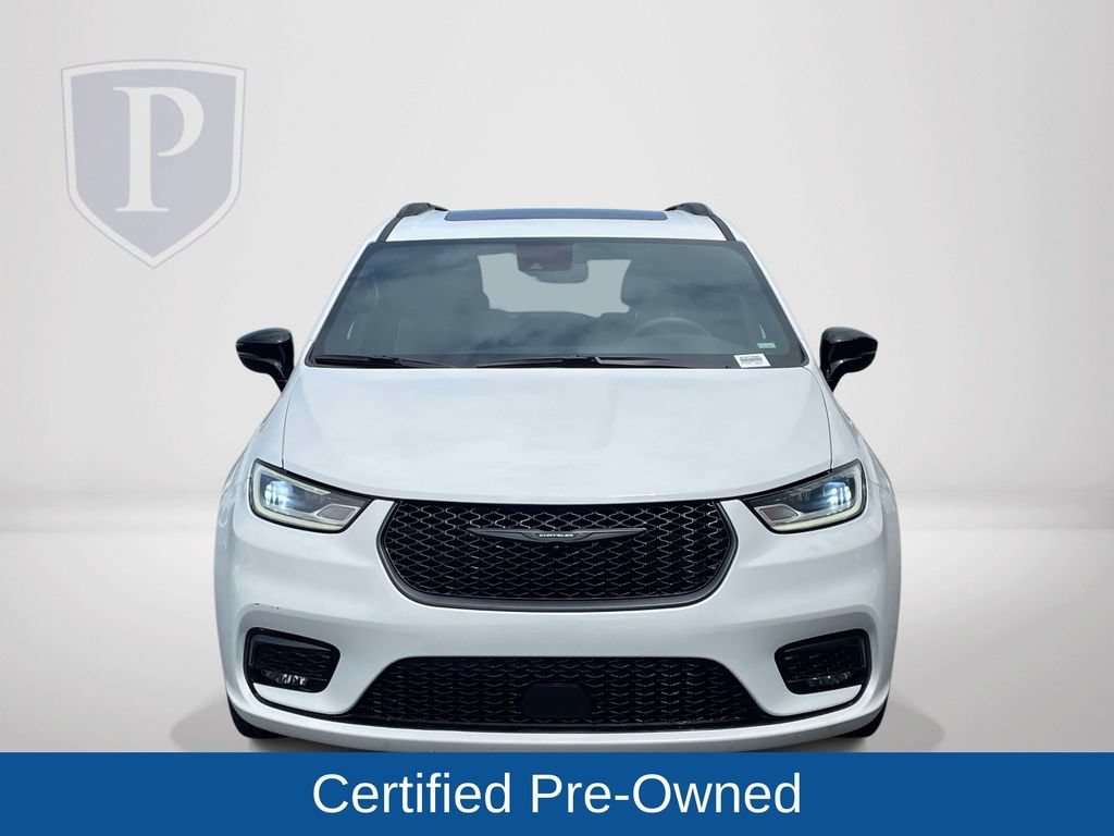 Certified 2025 Chrysler Pacifica Limited FWD image 4