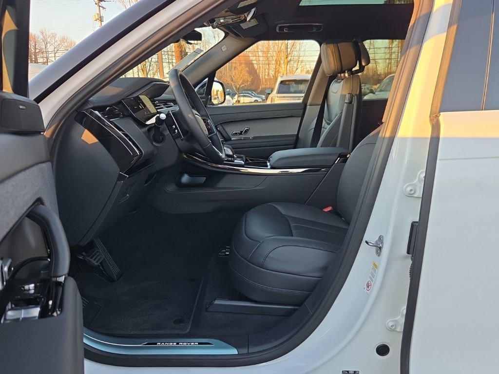 New 2026 Land Rover Range Rover Sport SE image 4