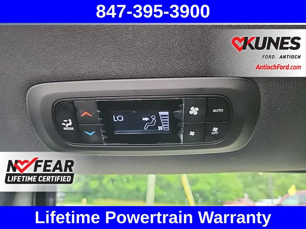 Used 2025 Chrysler Pacifica Select FWD image 40