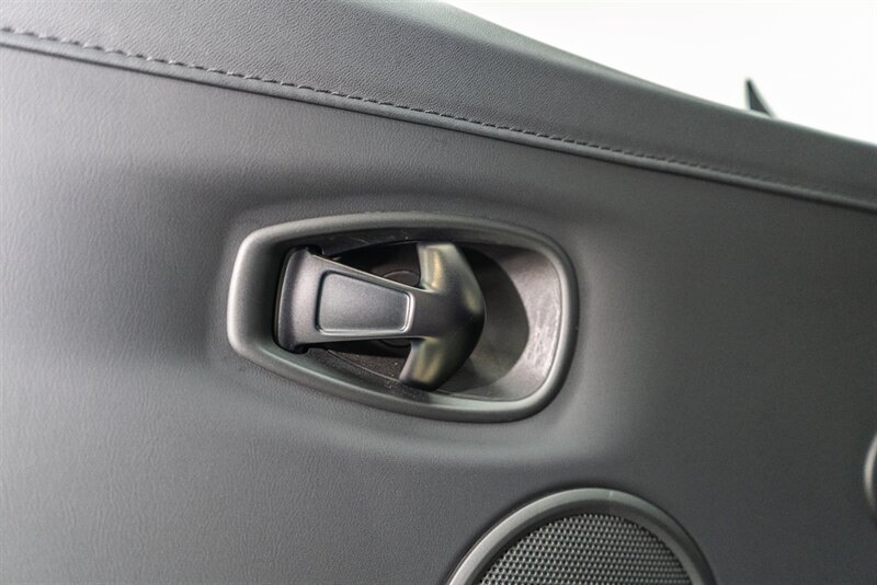 Used 2023 Aston Martin V8 Vantage Coupe RWD image 70