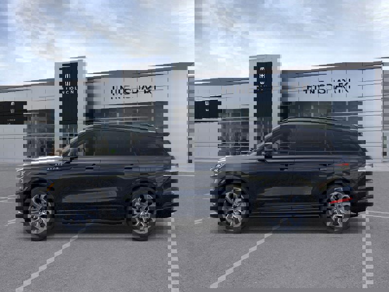 New 2026 Lincoln Aviator AWD image 3