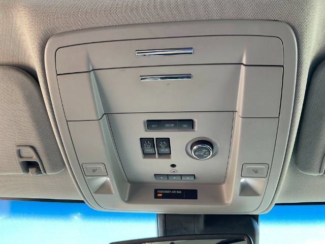 Used 2018 Chevrolet Suburban Premier AWD/4WD image 29