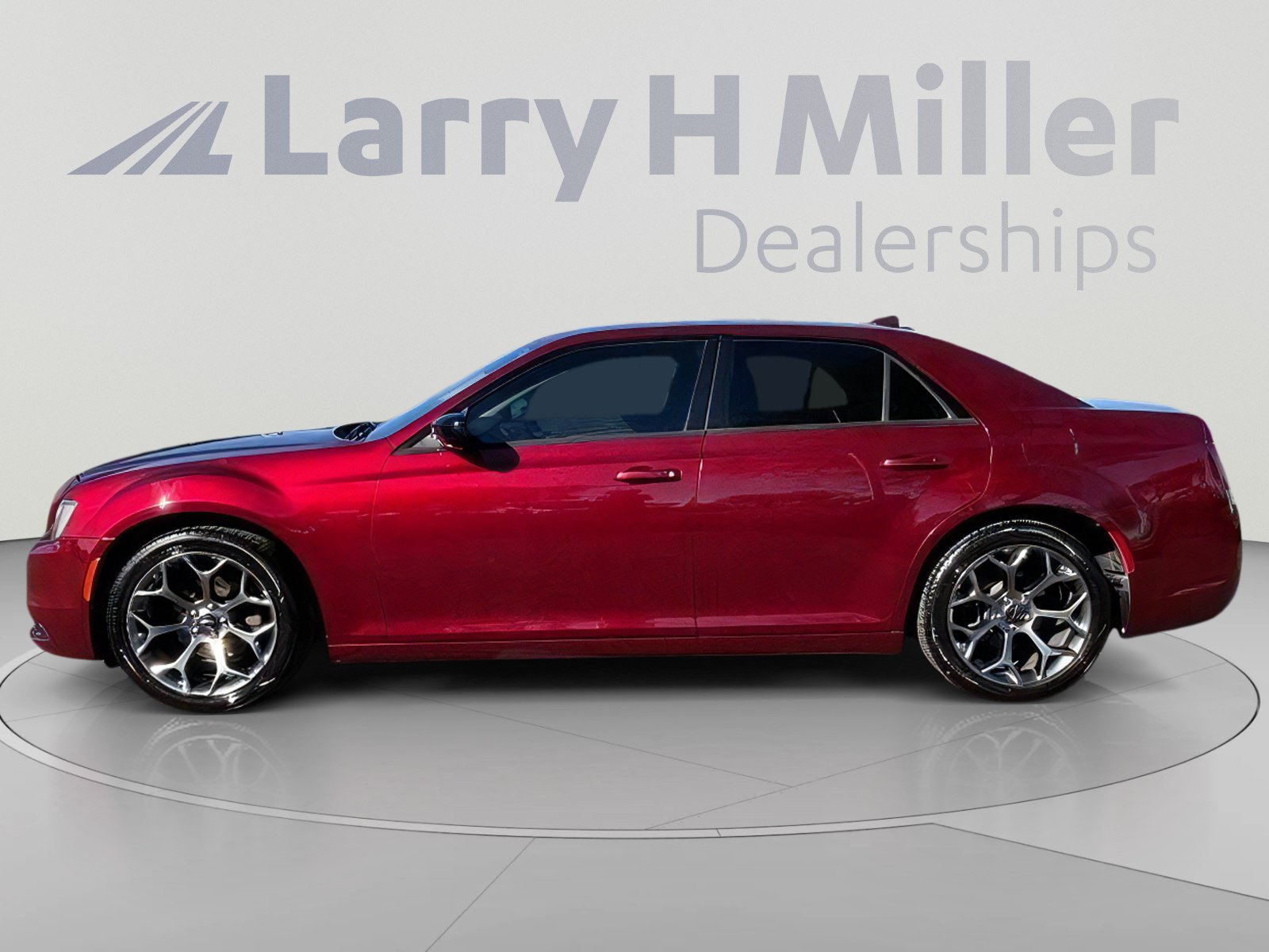 Used 2018 Chrysler 300 Touring w/ Sport Appearance Package RWD image 3