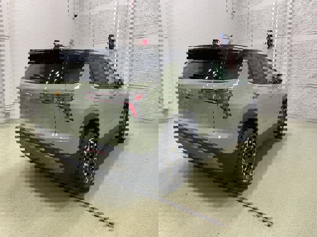 New 2026 Chevrolet Equinox LT w/ Convenience Package II image 3