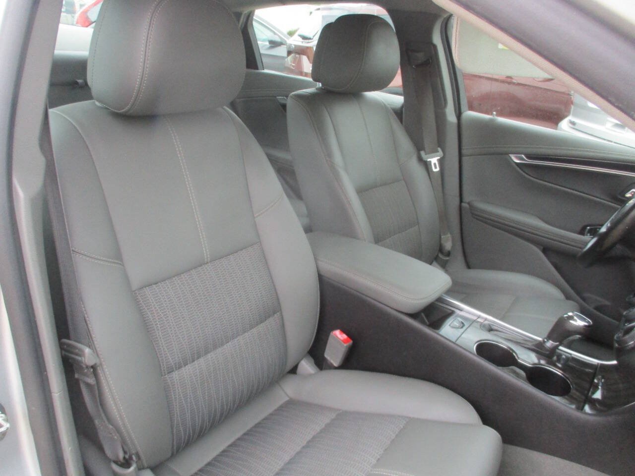 Used 2014 Chevrolet Impala LT w/ Convenience Package FWD image 27