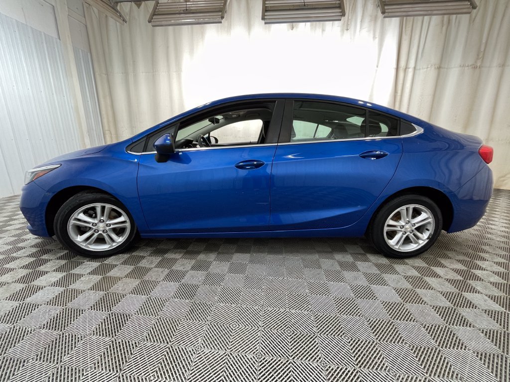 Used 2018 Chevrolet Cruze LT w/ Convenience Package FWD image 12