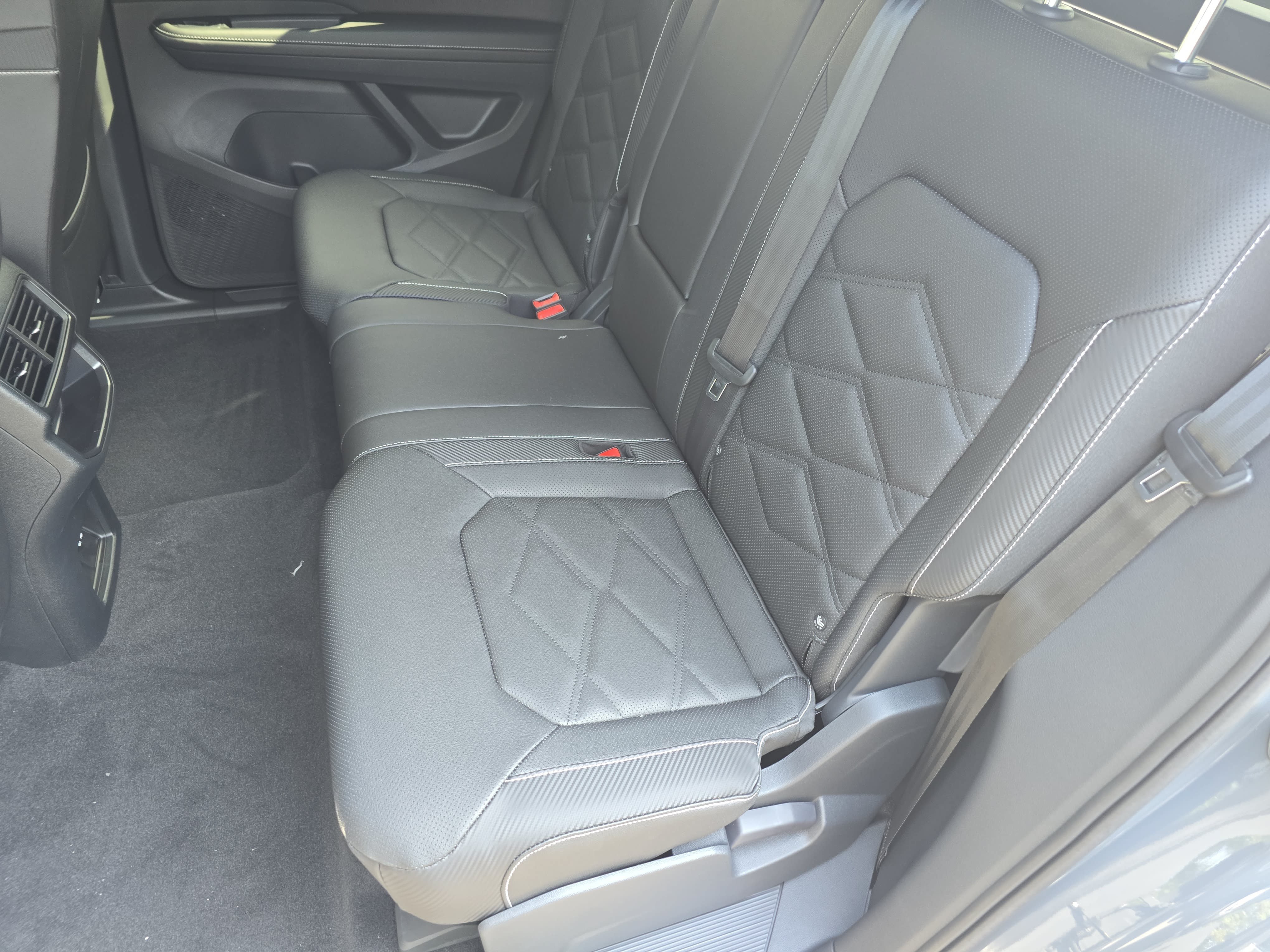 New 2026 Volkswagen Atlas Cross Sport SE AWD/4WD image 14