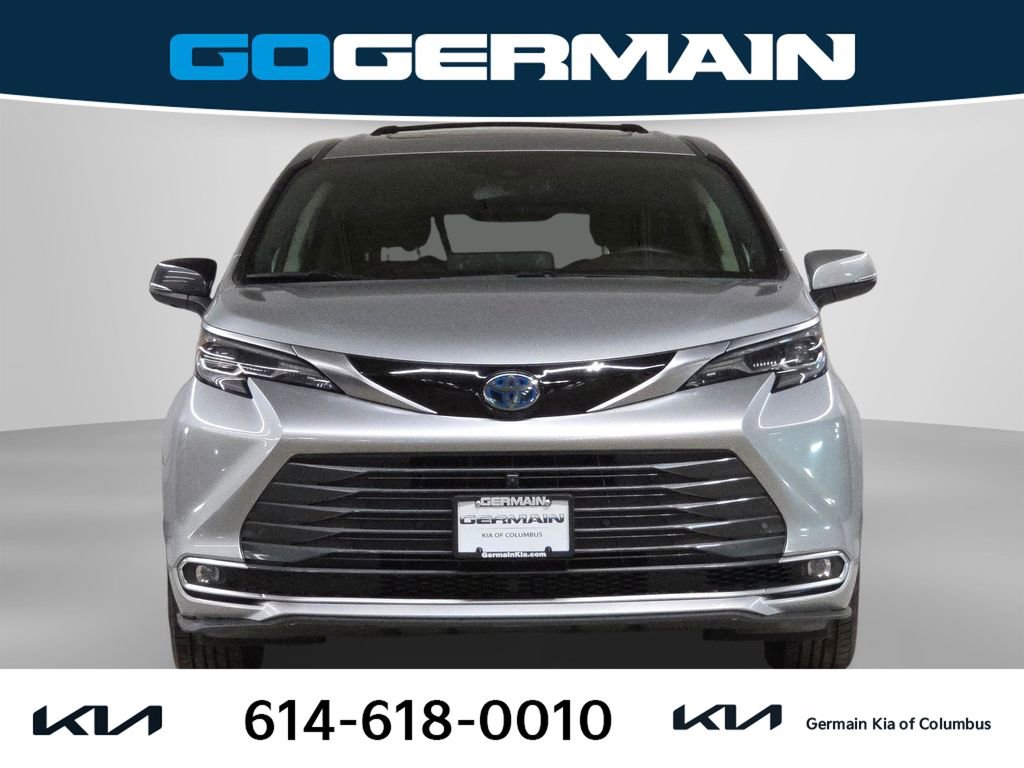 Used 2024 Toyota Sienna Platinum AWD/4WD image 3