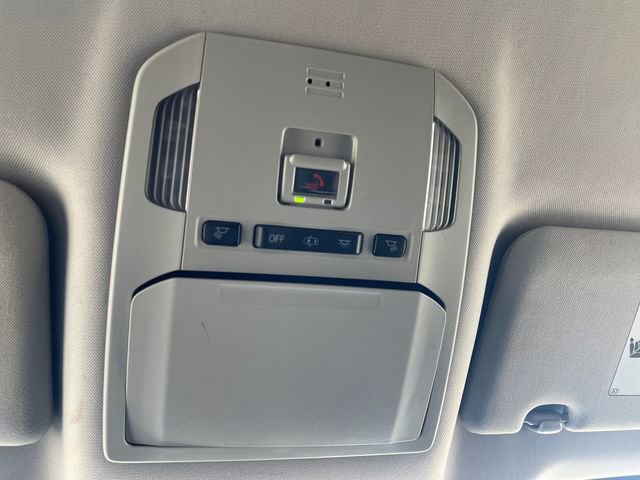 Used 2020 Toyota Highlander LE AWD/4WD image 19