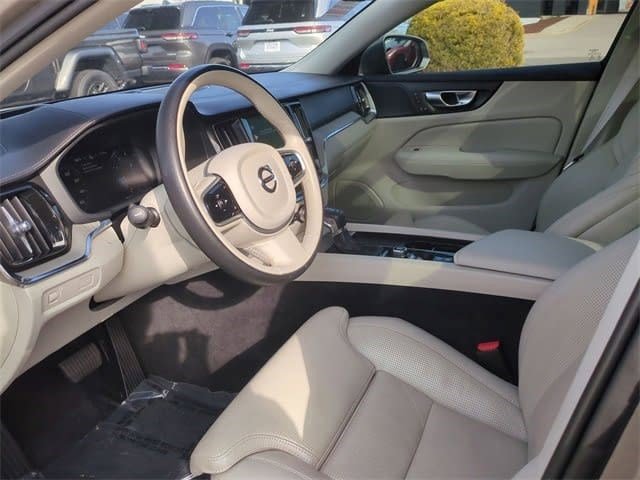 Used 2021 Volvo V60 T5 Cross Country w/ Lounge Package image 9