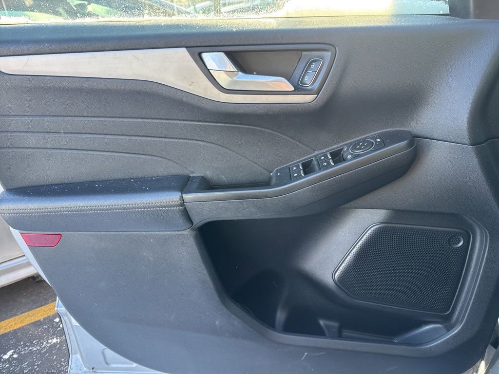 Used 2022 Ford Escape SEL image 9