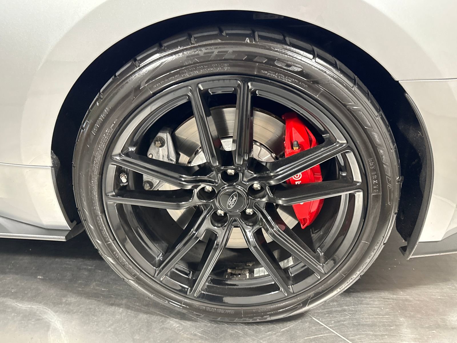 Used 2020 Ford Mustang Shelby GT500 w/ Technology Package RWD image 12