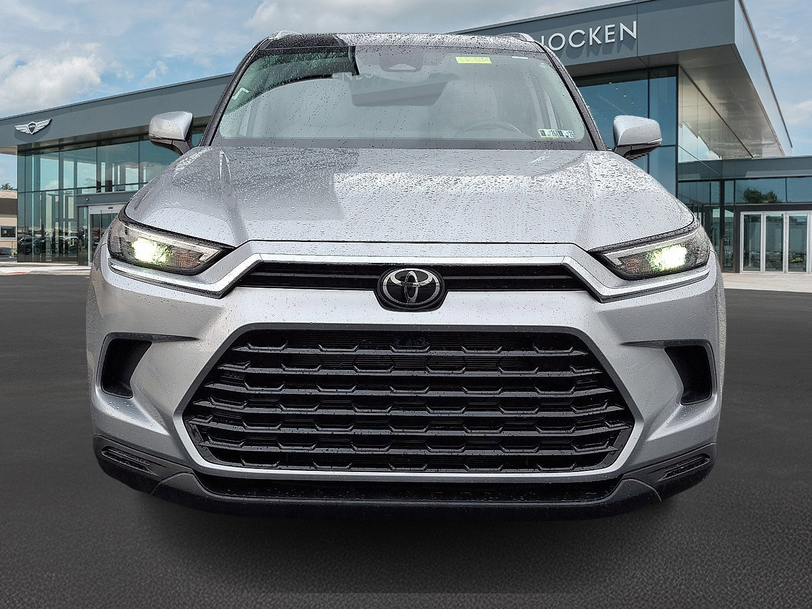 Used 2024 Toyota Grand Highlander XLE image 3