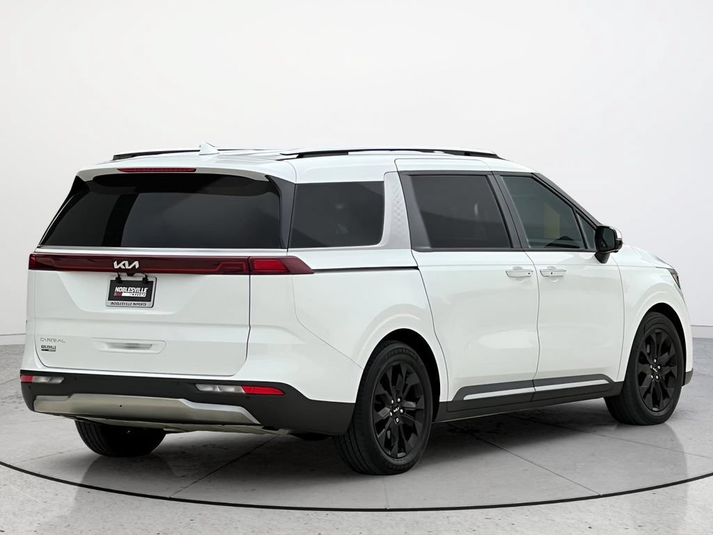 Used 2023 Kia Carnival SX Prestige FWD image 2