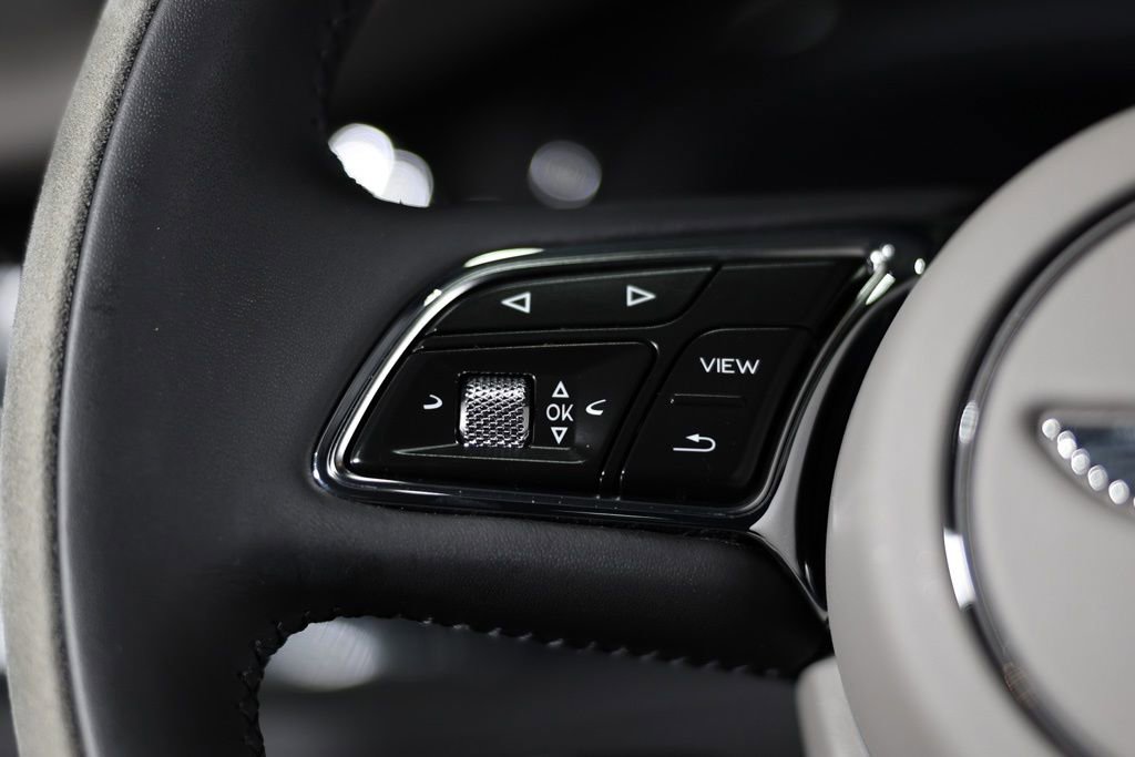 Used 2022 Bentley Bentayga image 29