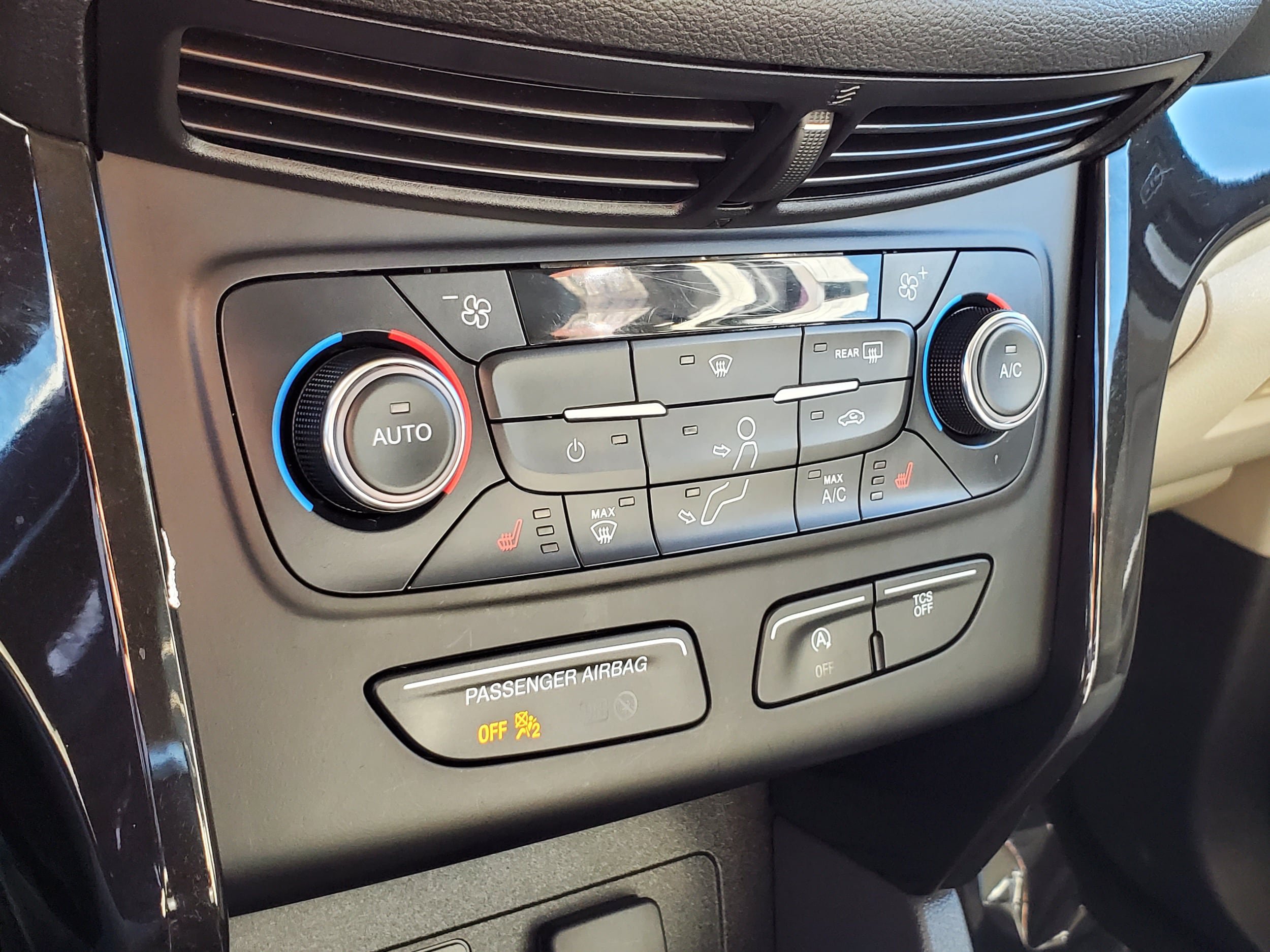 Used 2017 Ford Escape Titanium AWD/4WD image 21