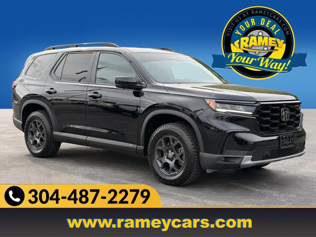 Used 2025 Honda Pilot TrailSport image 1