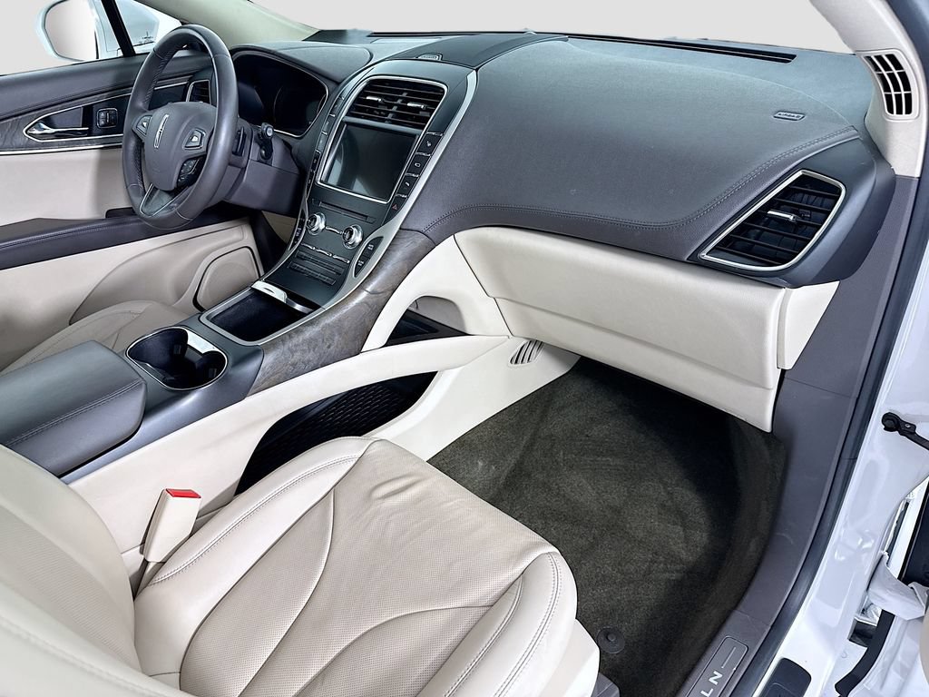 Used 2017 Lincoln MKX Reserve w/ Driver Assistance Package FWD image 17