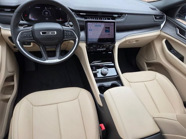 Certified 2024 Jeep Grand Cherokee Limited w/ Luxury Tech Group II AWD/4WD image 9