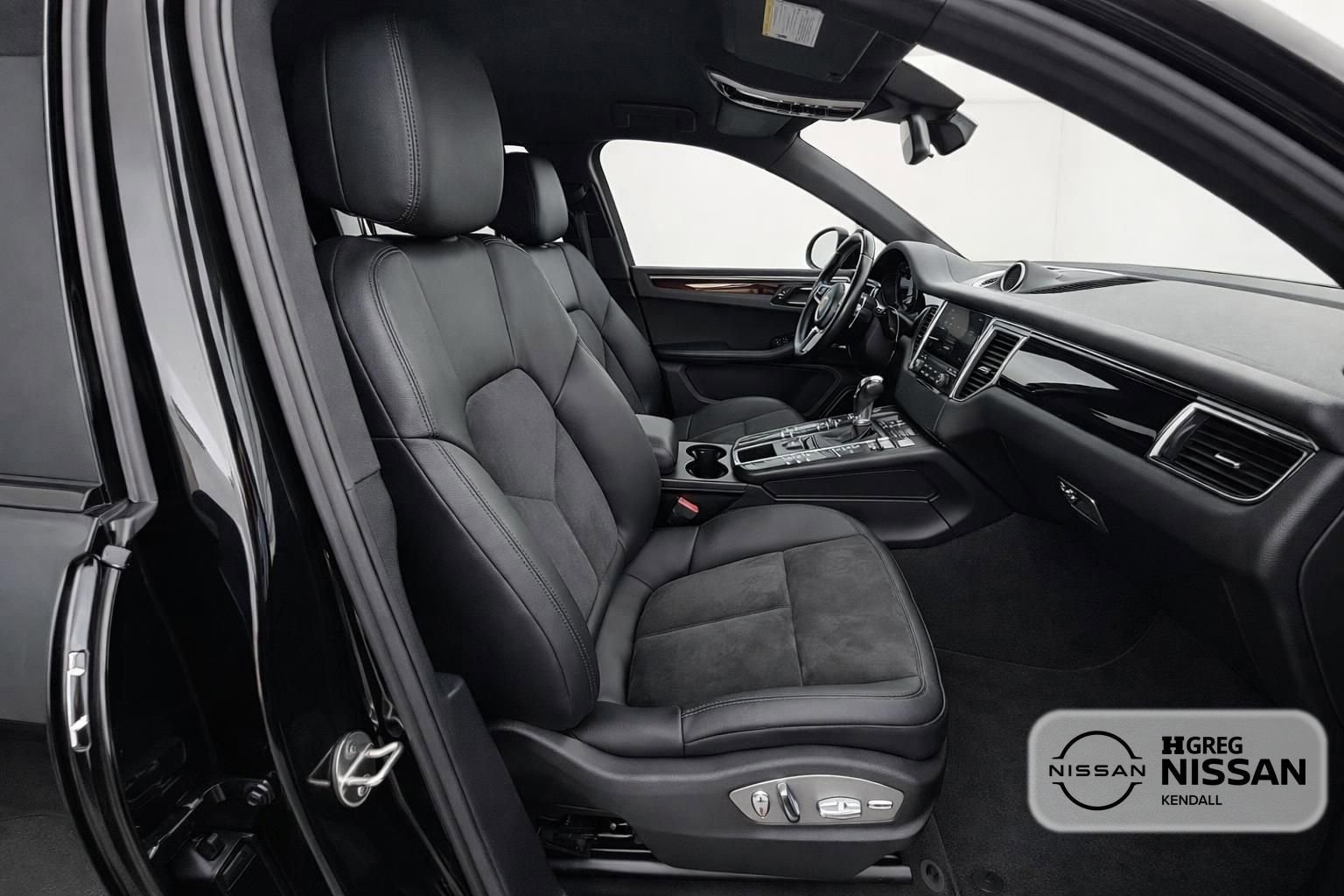 Used 2018 Porsche Macan AWD/4WD image 10