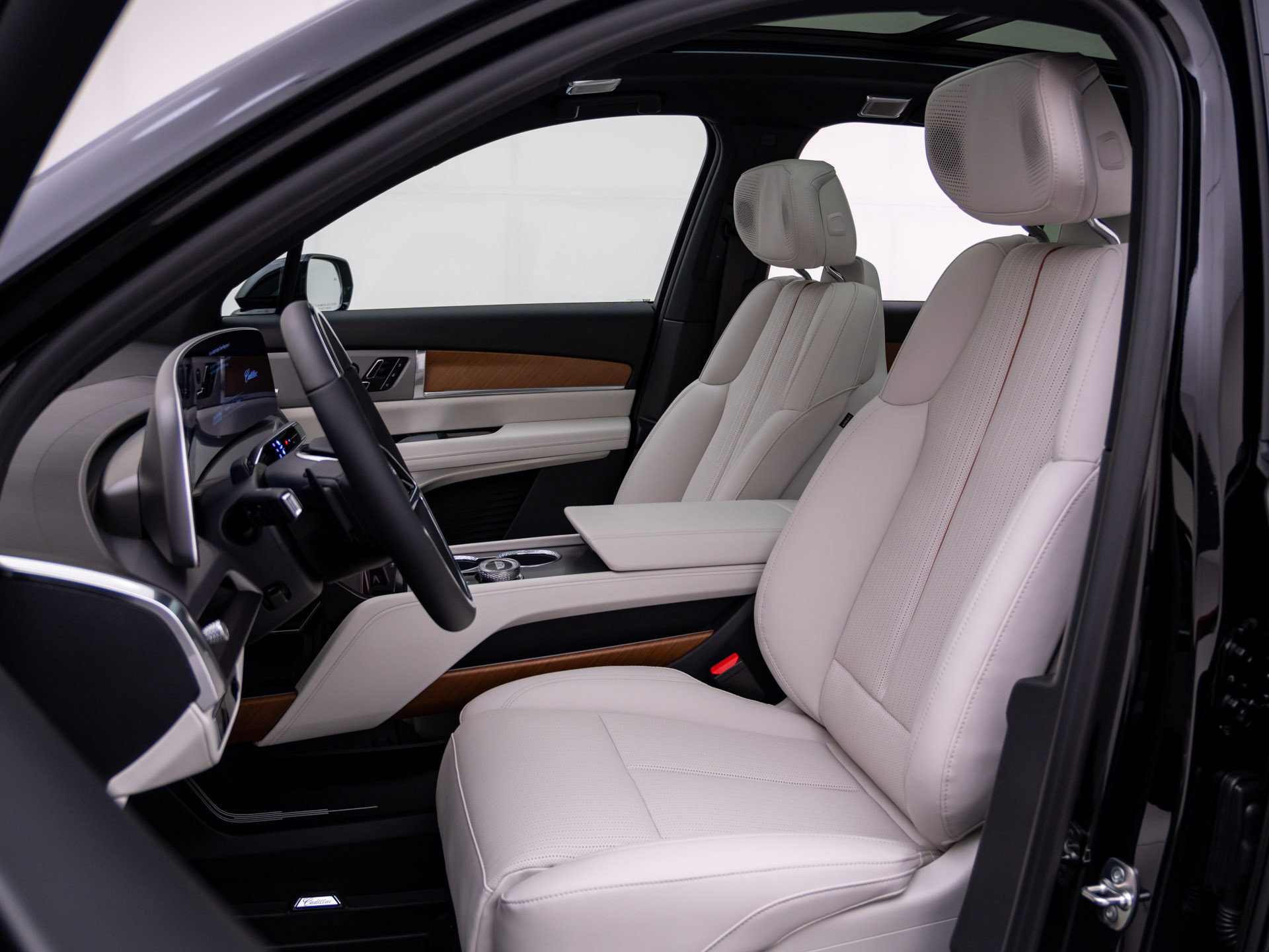 New 2027 Cadillac Vistiq Sport w/ LPO, Floor Liner Package AWD/4WD image 15