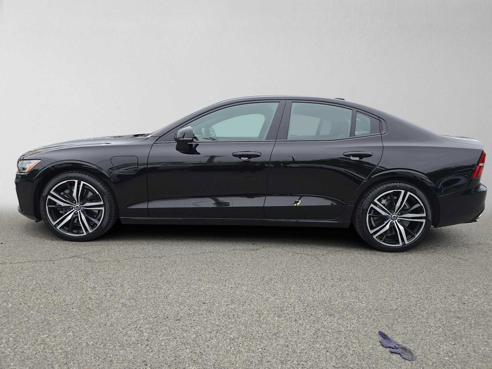 Used 2022 Volvo S60 T8 R-Design w/ Climate Package AWD/4WD image 6