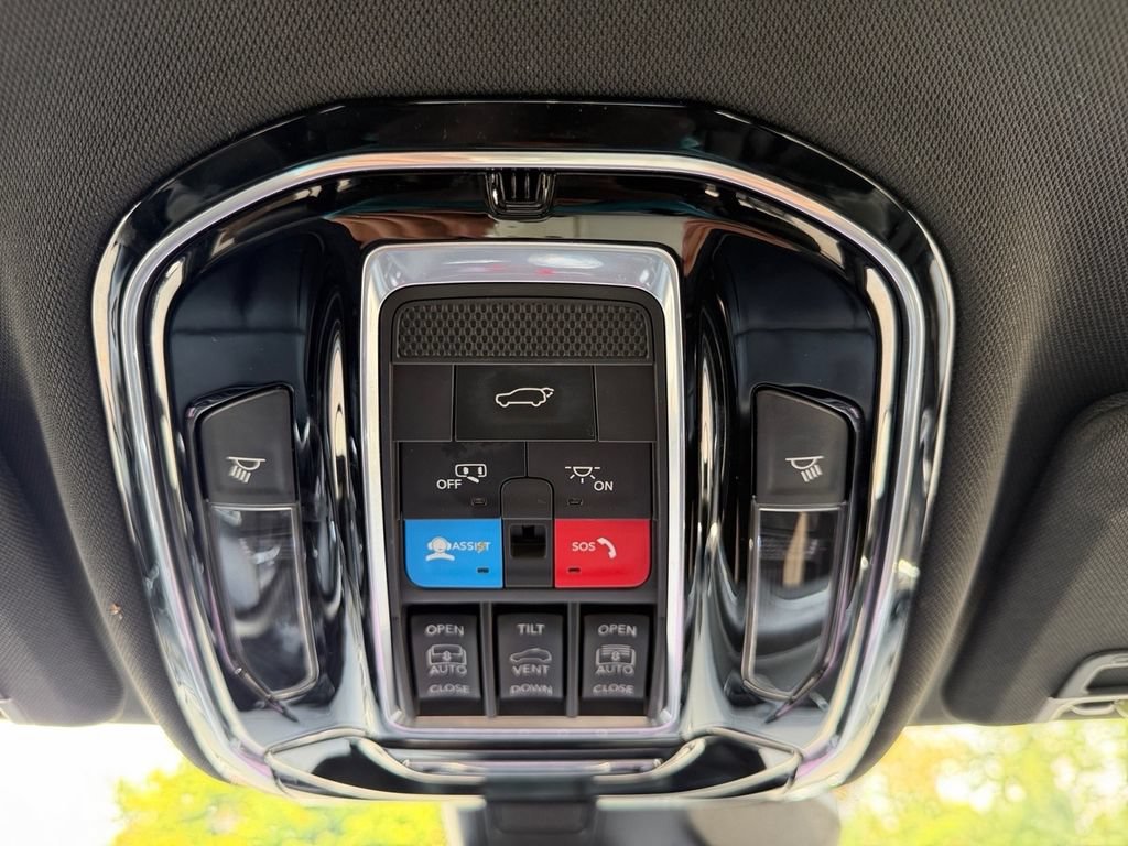 Used 2021 Jeep Grand Cherokee L Overland w/ Luxury Tech Group IV AWD/4WD image 20
