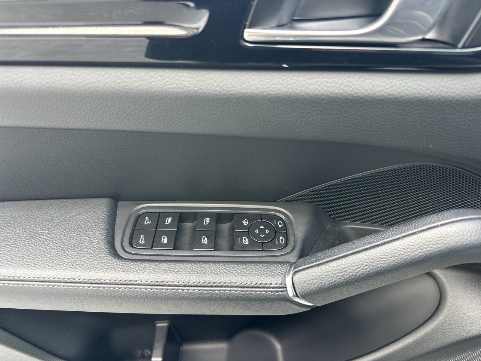 Used 2023 Porsche Cayenne image 12