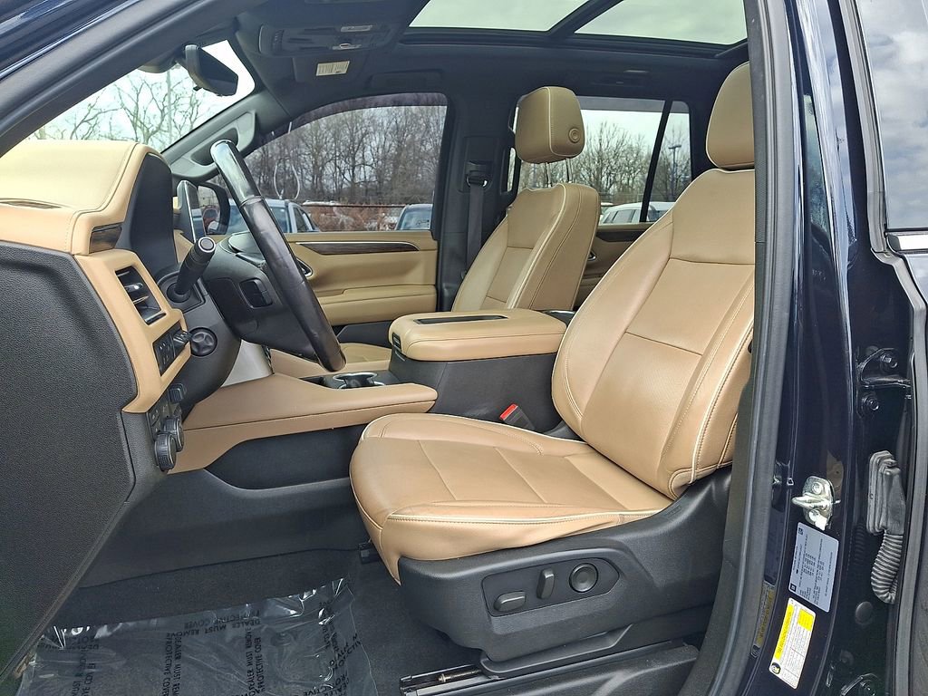 Used 2021 Chevrolet Tahoe Premier w/ Premium Package AWD/4WD image 16