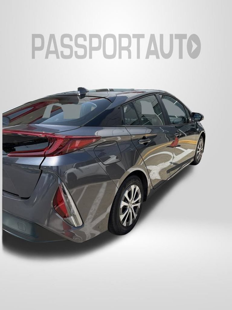 Used 2022 Toyota Prius Prime LE FWD image 4