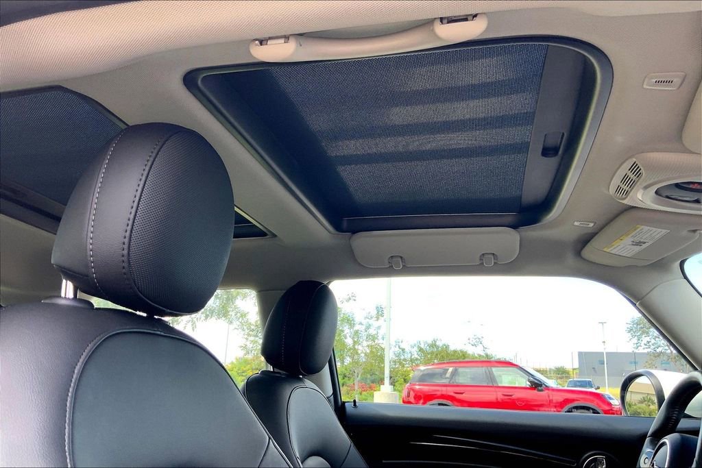 Certified 2023 MINI Cooper 2-Door Hardtop w/ Multitone Edition image 21