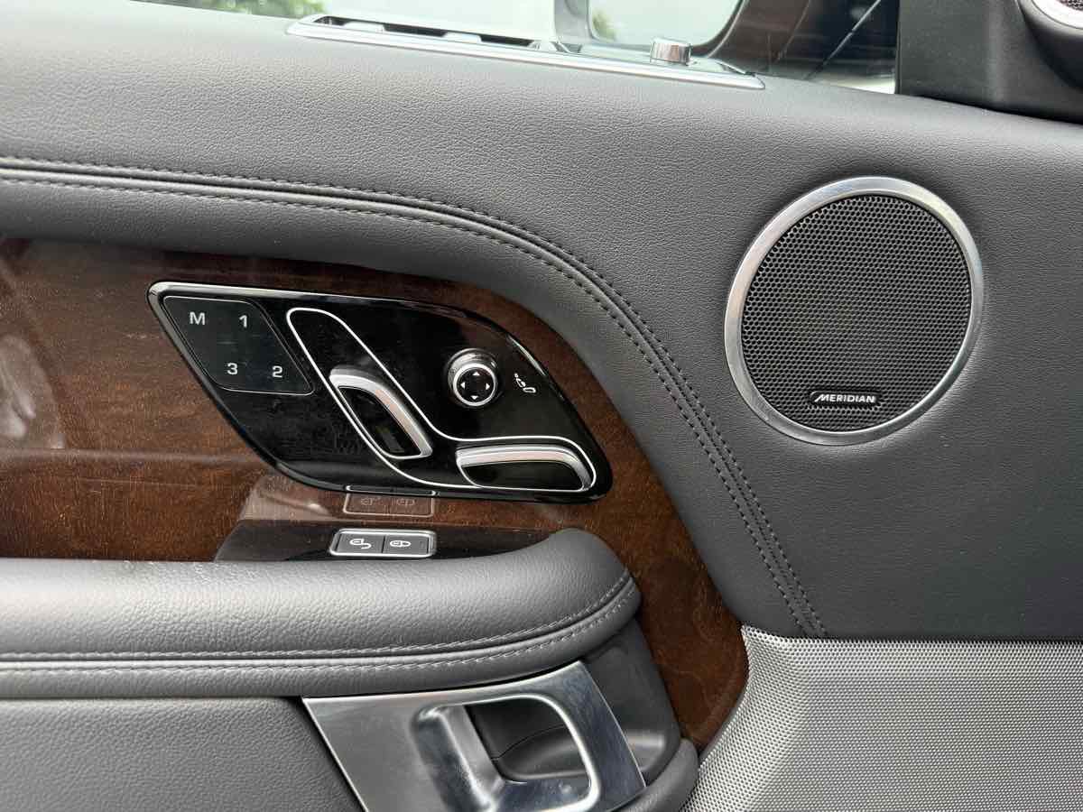 Used 2020 Land Rover Range Rover image 26