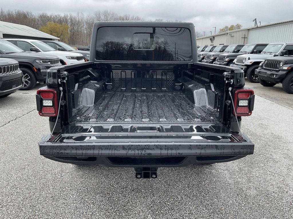 New 2025 Jeep Gladiator Willys image 13