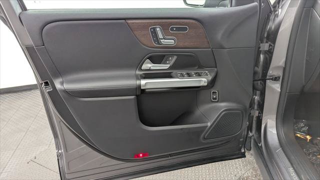 Used 2023 Mercedes-Benz EQB 300 4MATIC image 13
