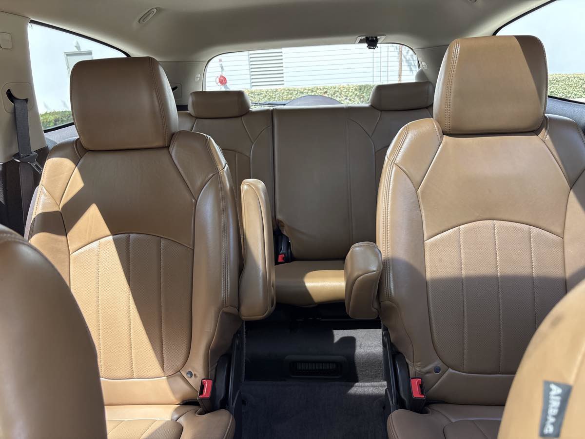 Used 2013 Buick Enclave Premium FWD image 30