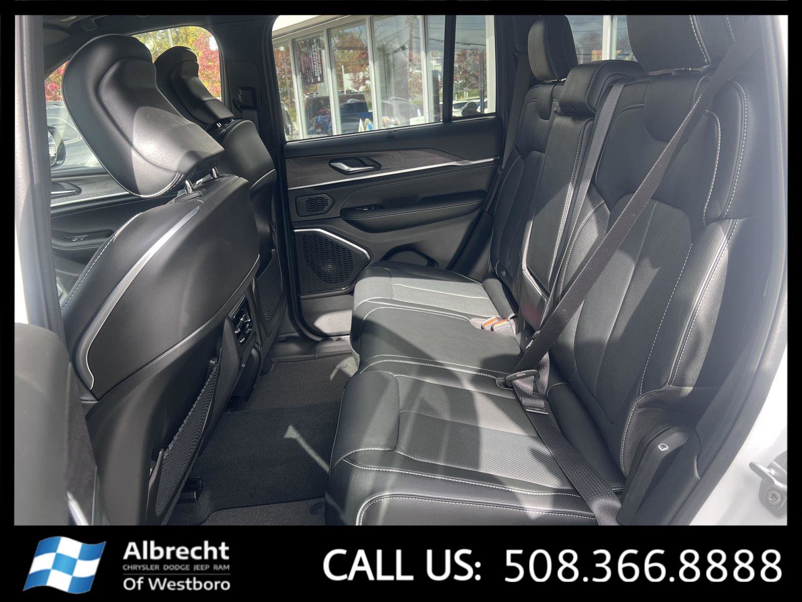 New 2025 Jeep Grand Cherokee Overland w/ Luxury Tech Group IV image 13