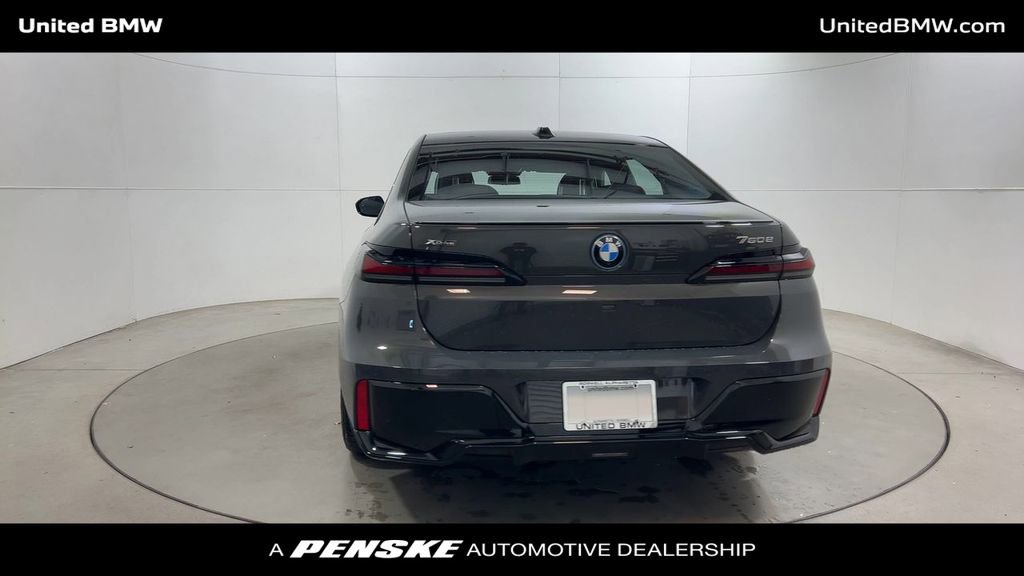 New 2026 BMW 750e xDrive w/ Premium Package image 7