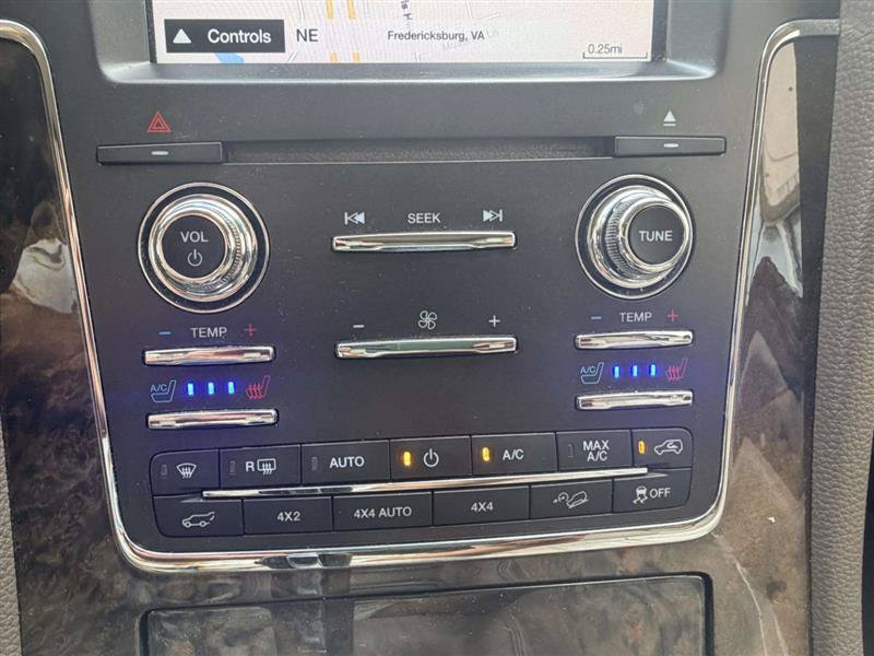 Used 2016 Lincoln Navigator Select AWD/4WD image 39