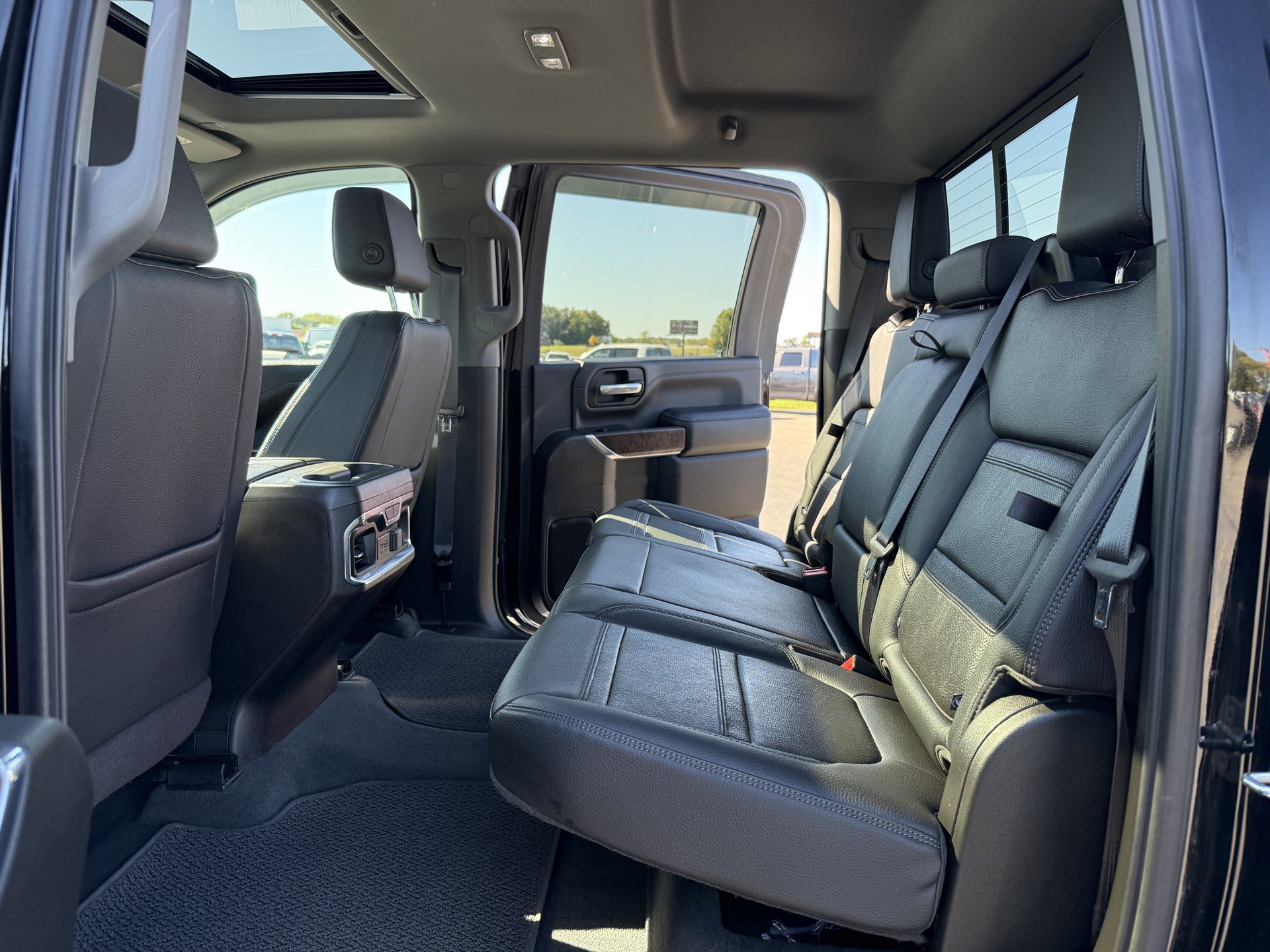 Used 2021 GMC Sierra 3500 Denali w/ Technology Package AWD/4WD image 31