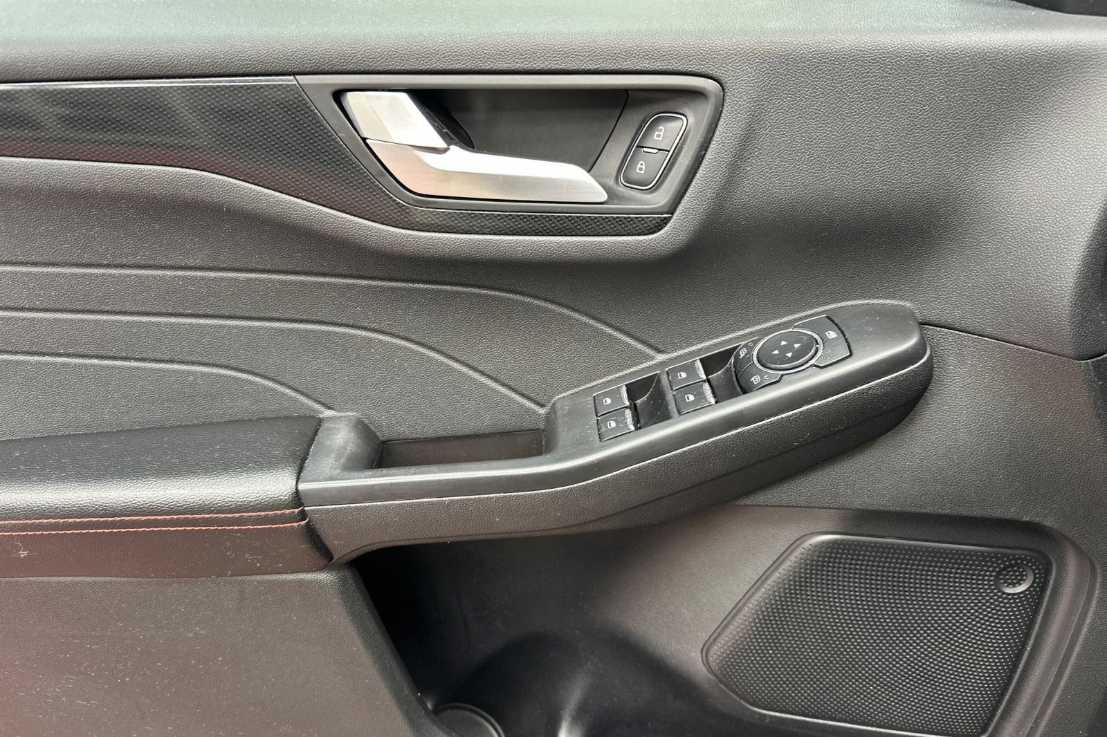 Used 2025 Ford Escape ST-Line Select AWD/4WD image 14