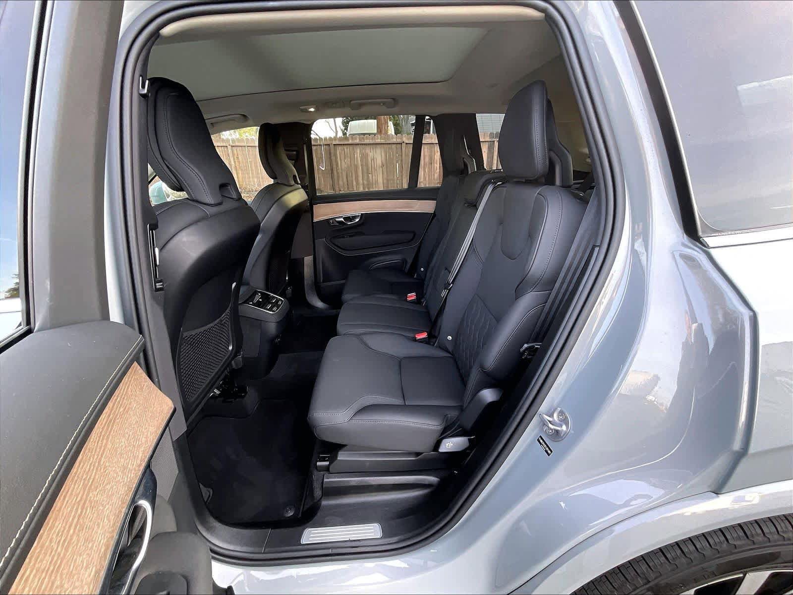 Used 2025 Volvo XC90 B6 Core w/ Protection Package Premier image 28