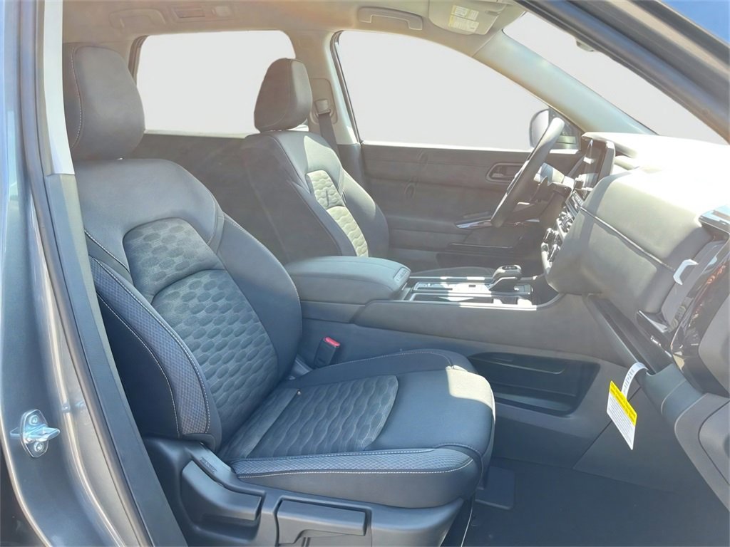 Certified 2025 Nissan Pathfinder S image 29