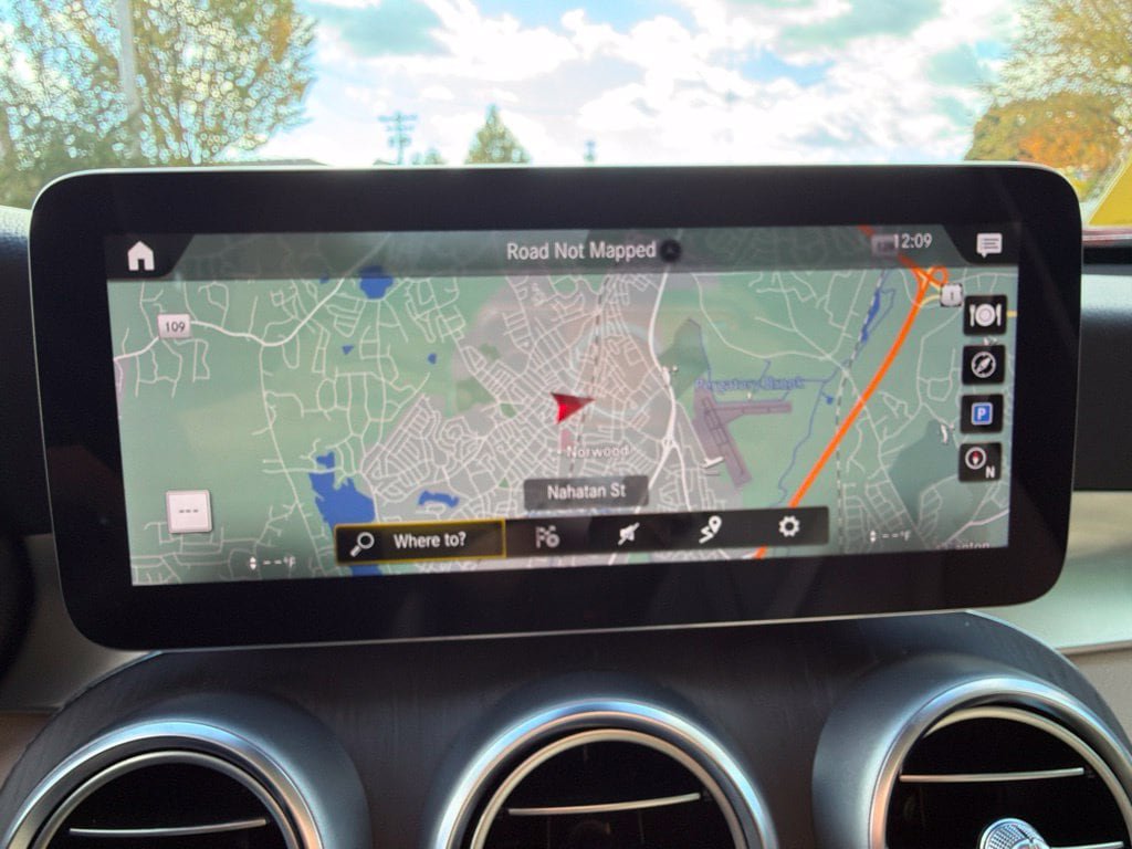 Used 2022 Mercedes-Benz GLC 300 4MATIC w/ Multimedia Package Lite image 26