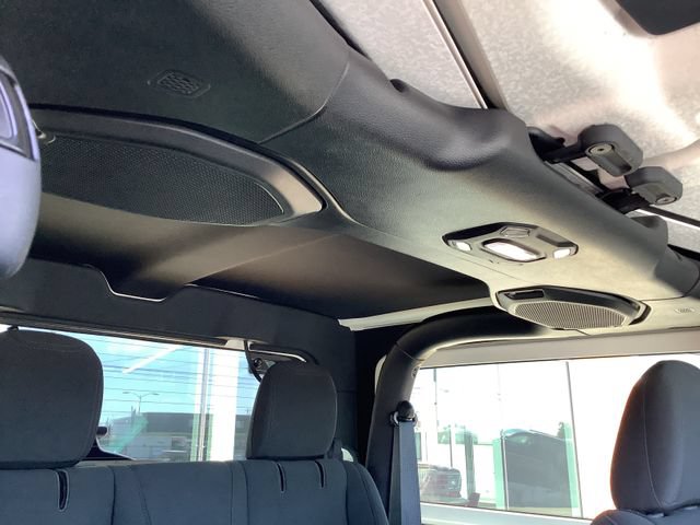 Used 2018 Jeep Wrangler Rubicon AWD/4WD image 35