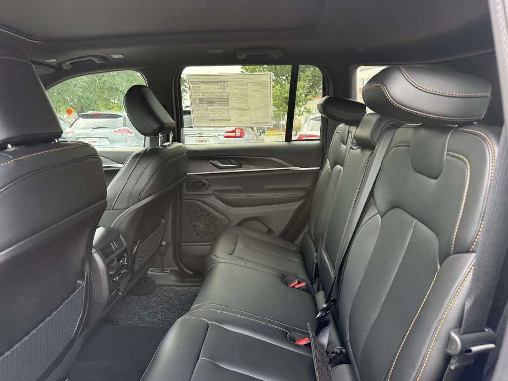 New 2026 Jeep Grand Cherokee Limited AWD/4WD image 17