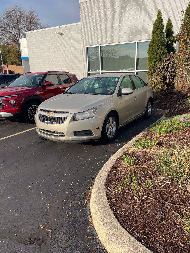 Used 2014 Chevrolet Cruze LT w/ Technology Package FWD image 1
