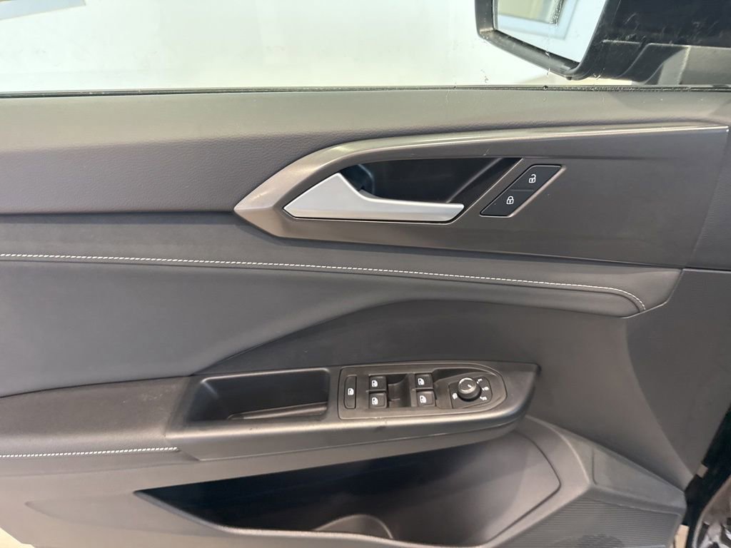 New 2026 Volkswagen Taos SE image 16