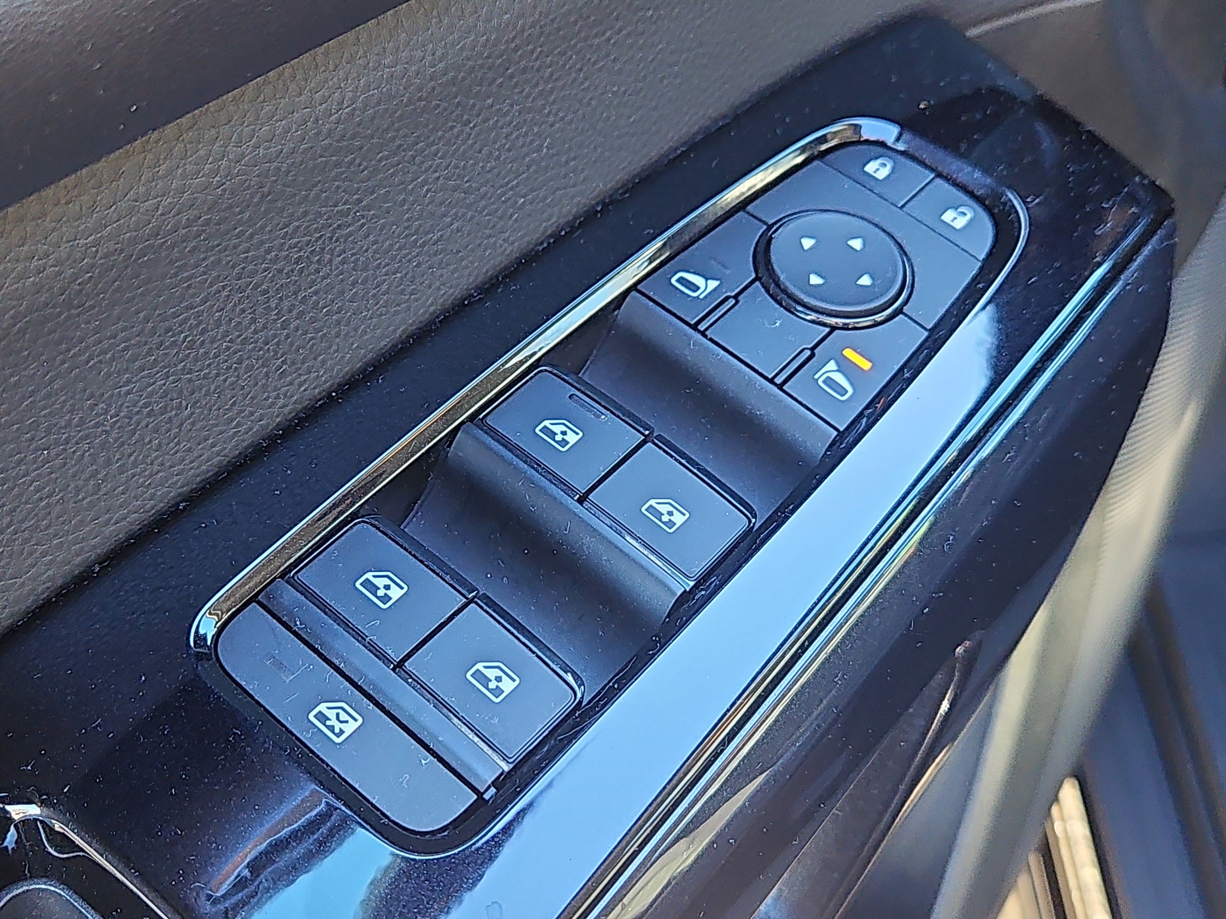 Certified 2022 Nissan Pathfinder SV image 16